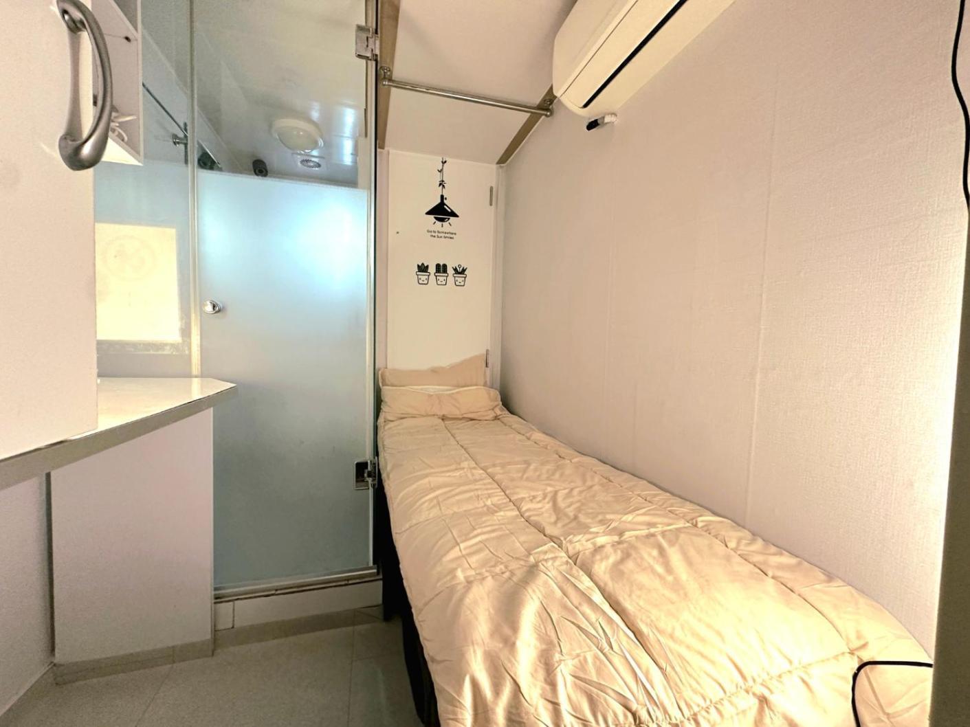 Ivy Hostel *